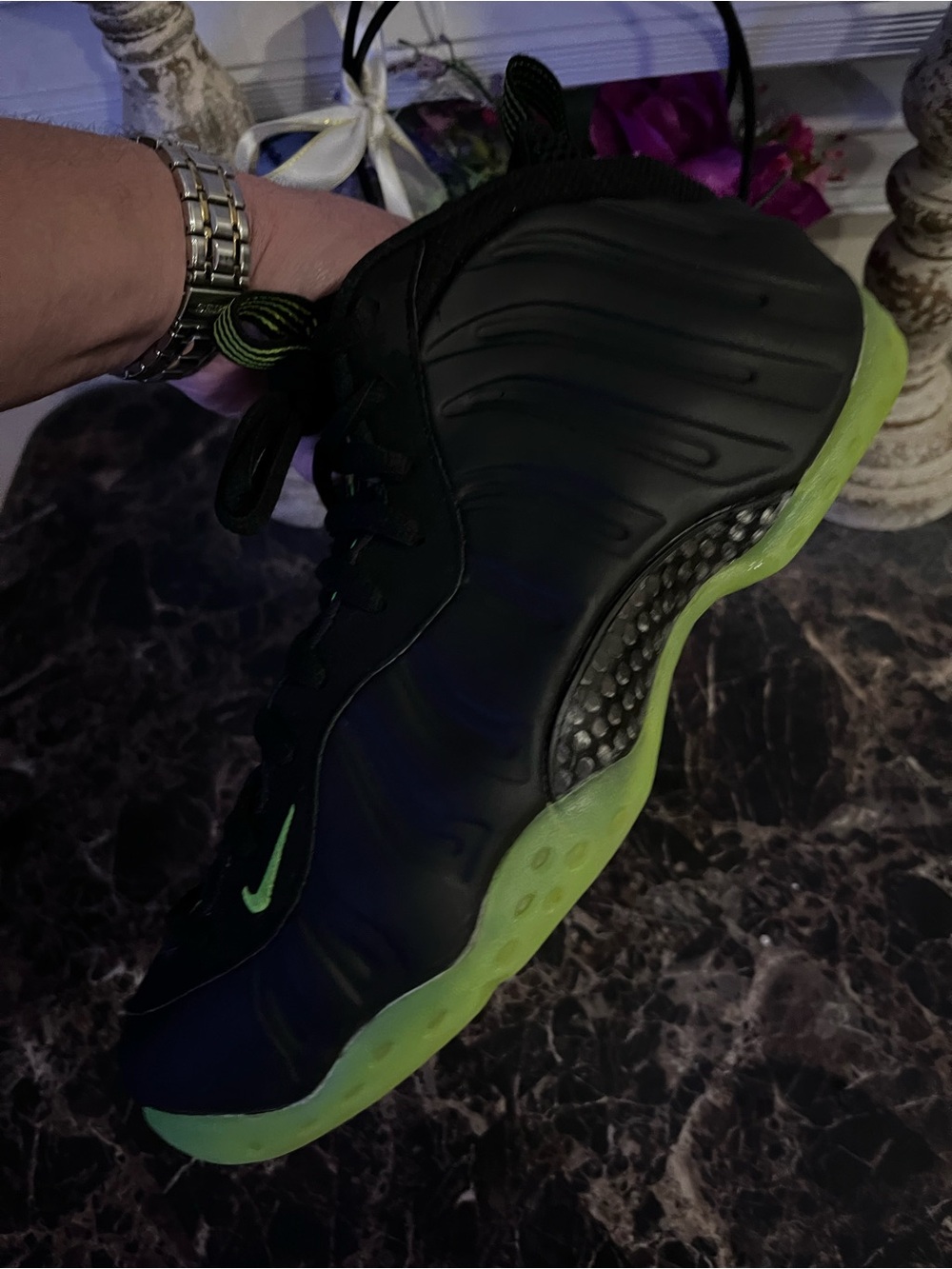 Nike Air Foamposite 1
Streetwear-Basketball Shoes
Size 10.5 men
Black-Volt